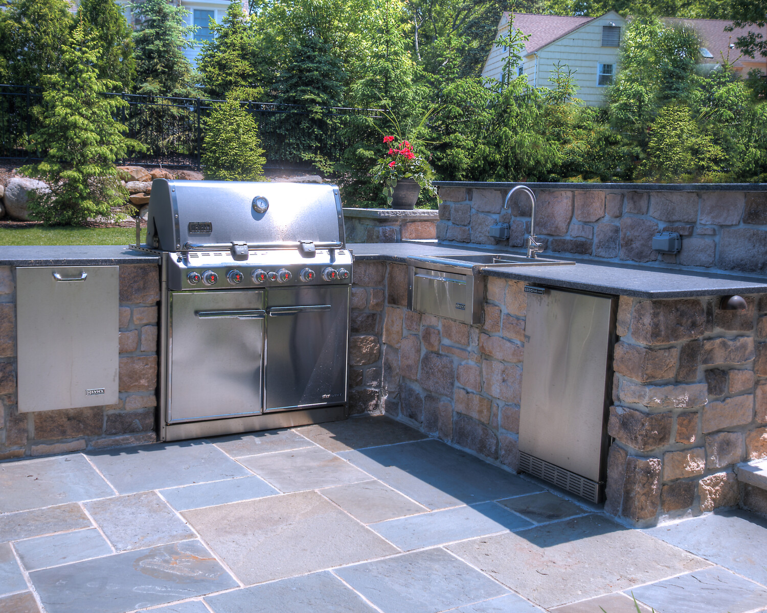 Grill, sink & refrigerator adds convenience